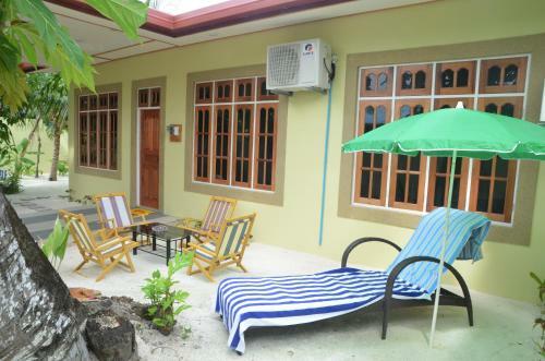Hostal Whale Shark Inn