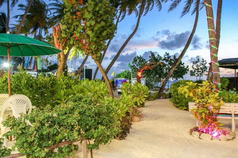 Hostal Salt Beach Hotel