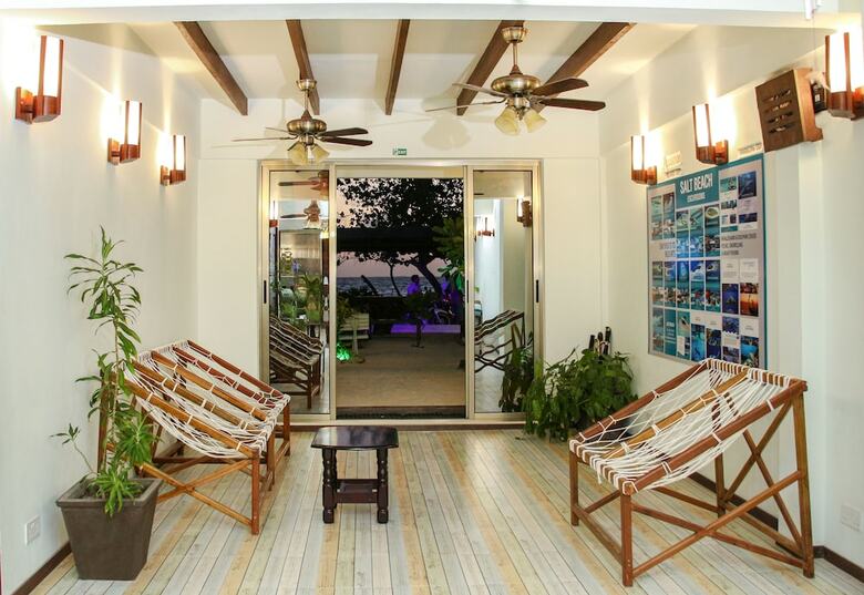 Hostal Salt Beach Hotel