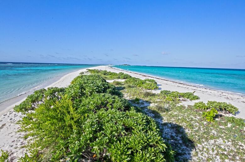 Hostal Dhigurah Retreat Beach