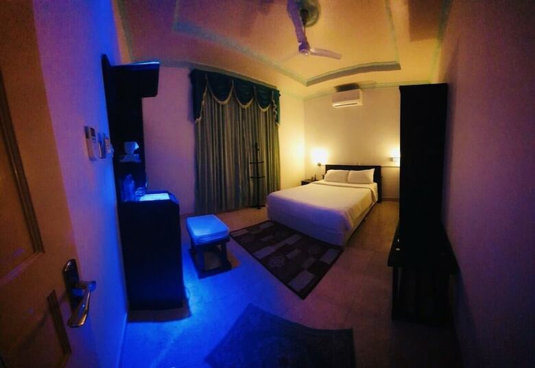 Hostal Vieni Qua Grand