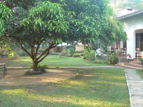 Hostal Cluny Lodge
