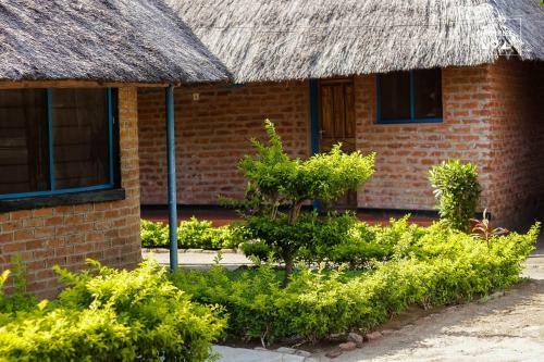 Hotel Mkunkhula Baobab Lodge