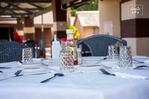 Hotel Mkunkhula Baobab Lodge