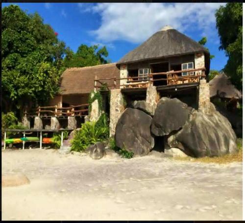 Hotel Makuzi Beach Lodge