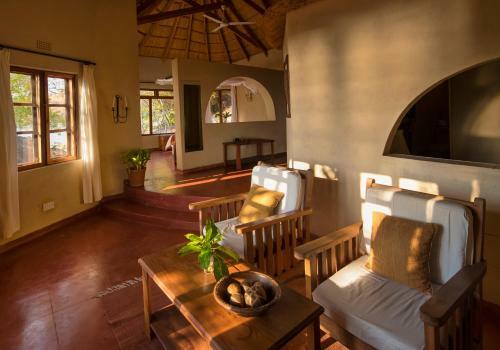 Hotel Makuzi Beach Lodge