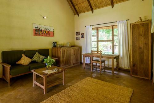 Hotel Makuzi Beach Lodge