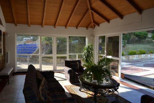 Hostal Miravalle Suites