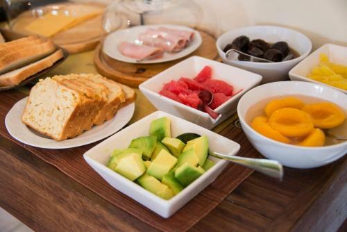 Leslie Lodge - Bed & Breakfast