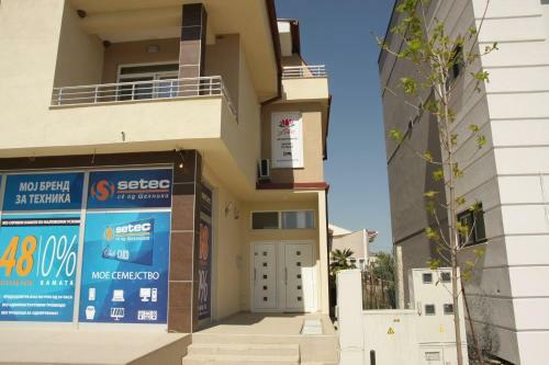 Hostal Apartments Lotus