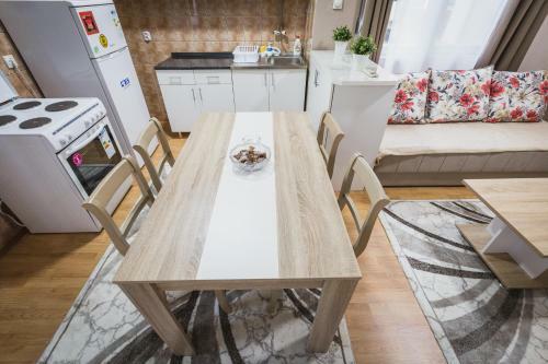 Axios Apartment
