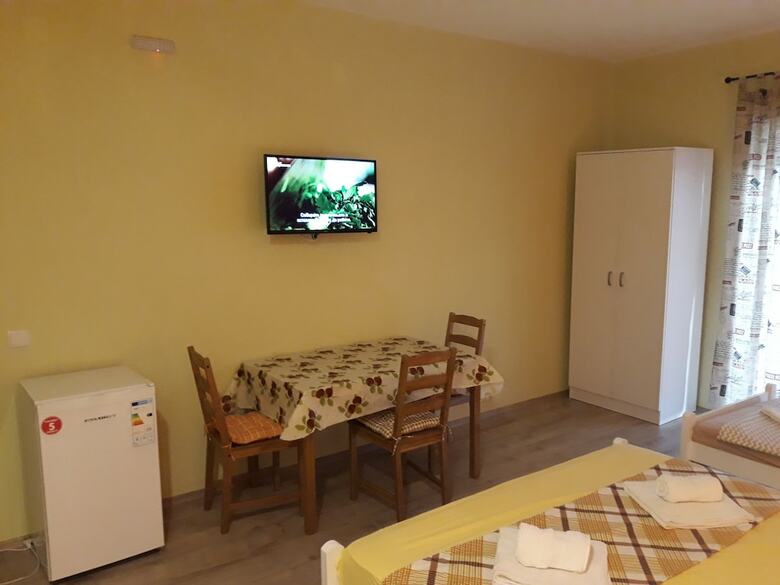 Hostal Vila & Apartments Matea