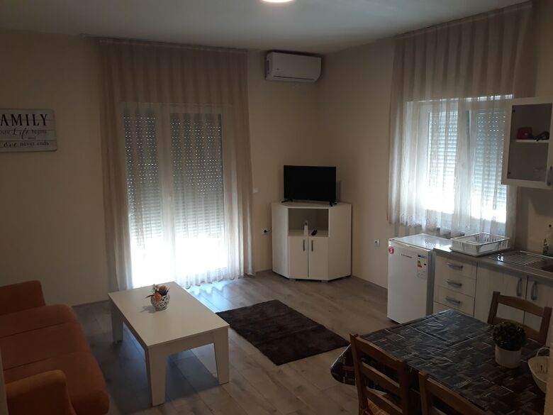 Hostal Vila & Apartments Matea