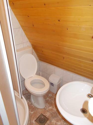 Hostal Vila Damaja-pelister