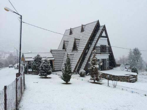 Hostal Vila Damaja-pelister