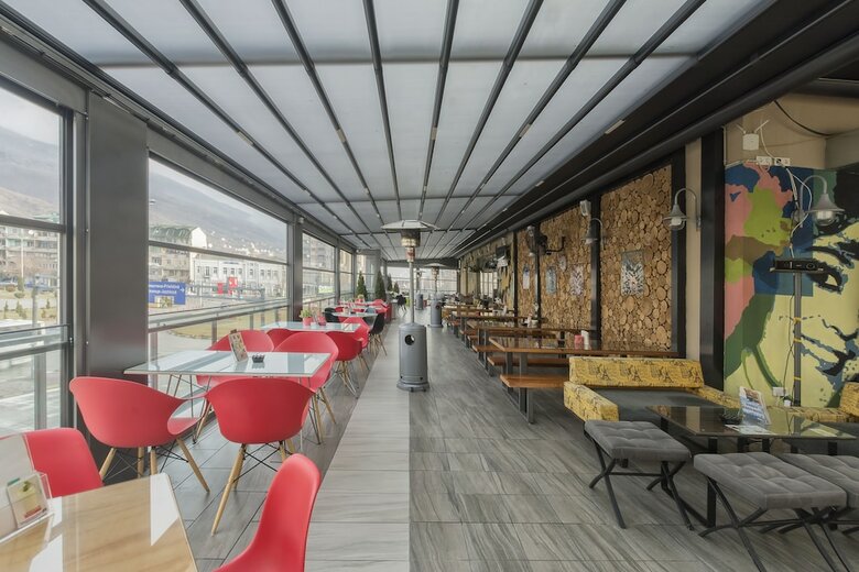 Hotel Lirak