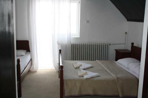 Hotel Slavija, Popova Sapka