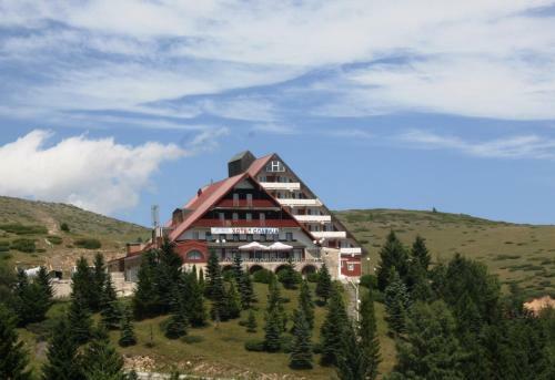 Hotel Slavija, Popova Sapka