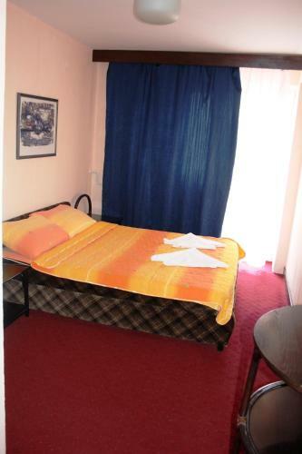 Hotel Slavija, Popova Sapka