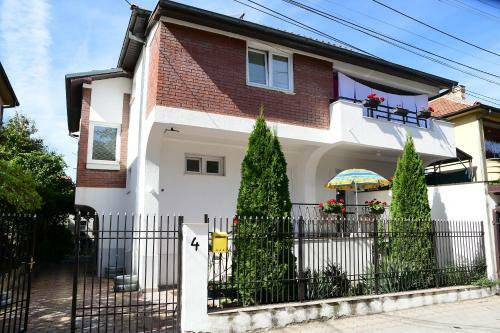 Hostal City Center Apartments