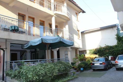 Elbini Apartments