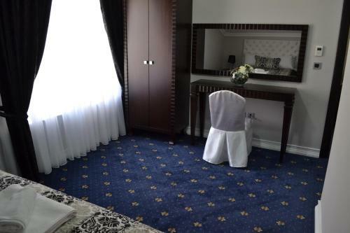 Hotel Emi