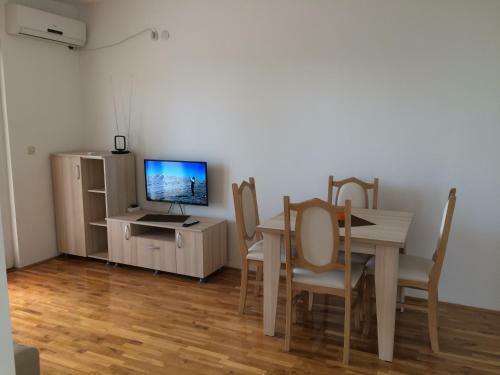 Lake View Apartment