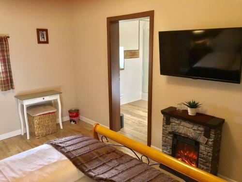 Four Oaks Bed & Breakfast Hotel