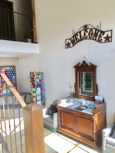 Four Oaks Bed & Breakfast Hotel