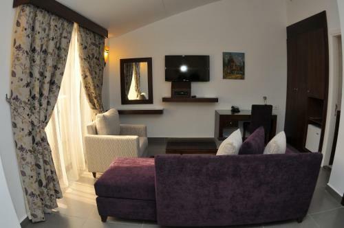 Monoberge Hotel