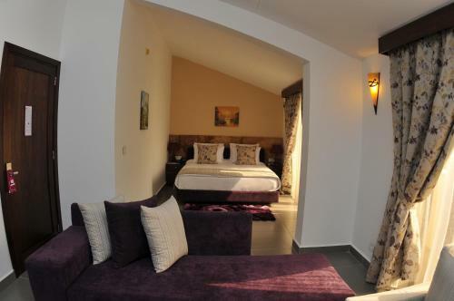Monoberge Hotel