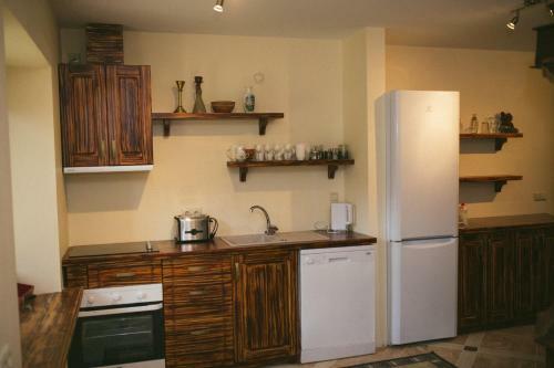Hostal Viesu Nams Melnsils