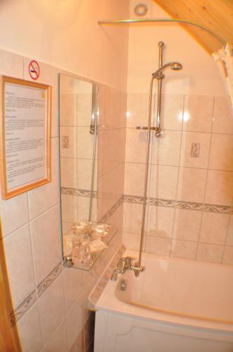 Hostal Guesthouse Leiputrija