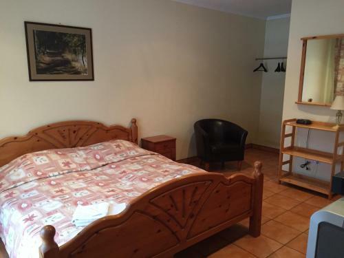 Posada Stren?i Guesthouse