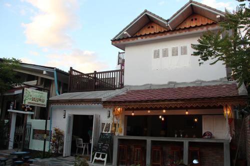 Hostal Frangipani Guesthouse