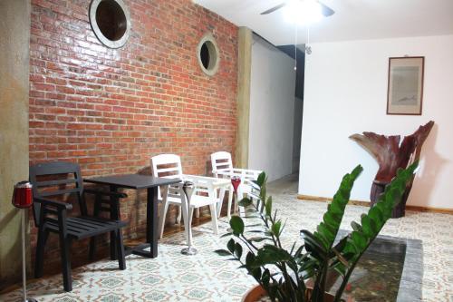 Hostal Frangipani Guesthouse