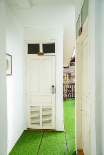 Hostal Frangipani Guesthouse