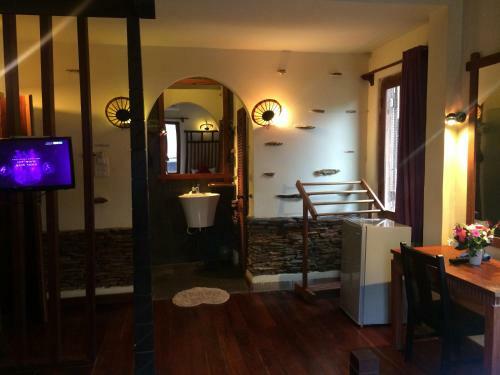 Hostal Chaluenxay Villa