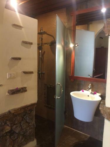 Hostal Chaluenxay Villa
