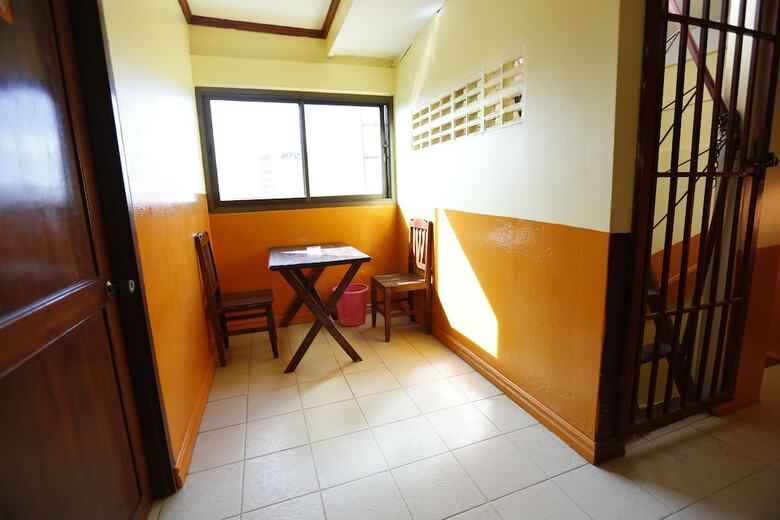 Hostal Intouch Guest House