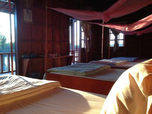 Hostal Phosy Thalang Guesthouse