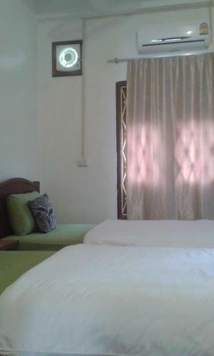 Hostal Thip Phavan Guesthouse