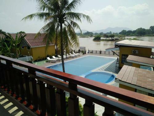 Golden Hotel Don Det