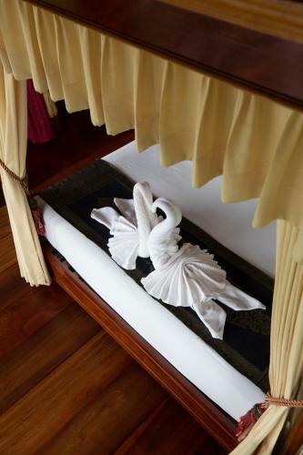 Villa Shangri-lao Resort