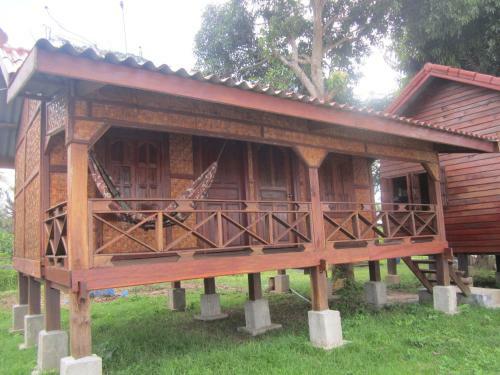 Albergue Don Som Riverside Guesthouse