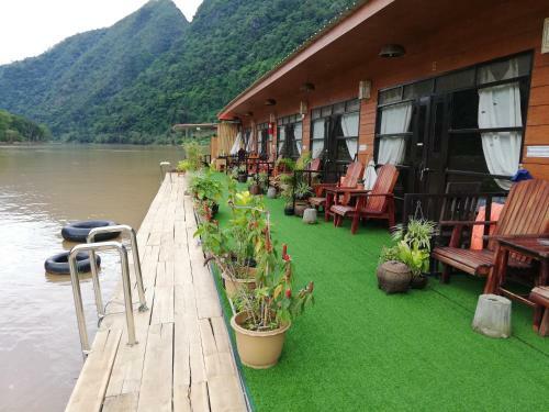 Hotel Ou River House