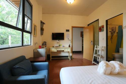 1m Hotel