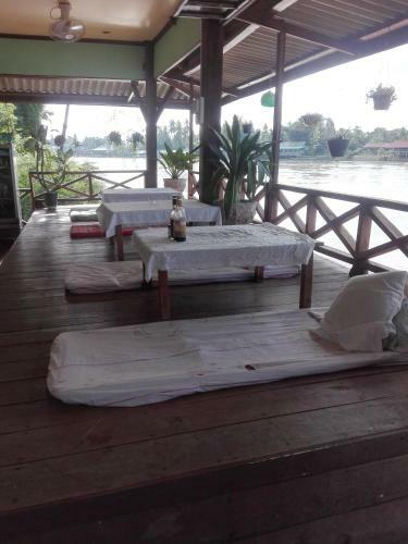 Hostal River Garden Guesthouse