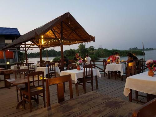 Hotel Paradise Riverview Resort
