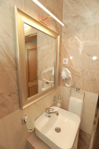 Hotel Cleon